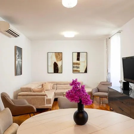 Apartment Klara Bacvice Split